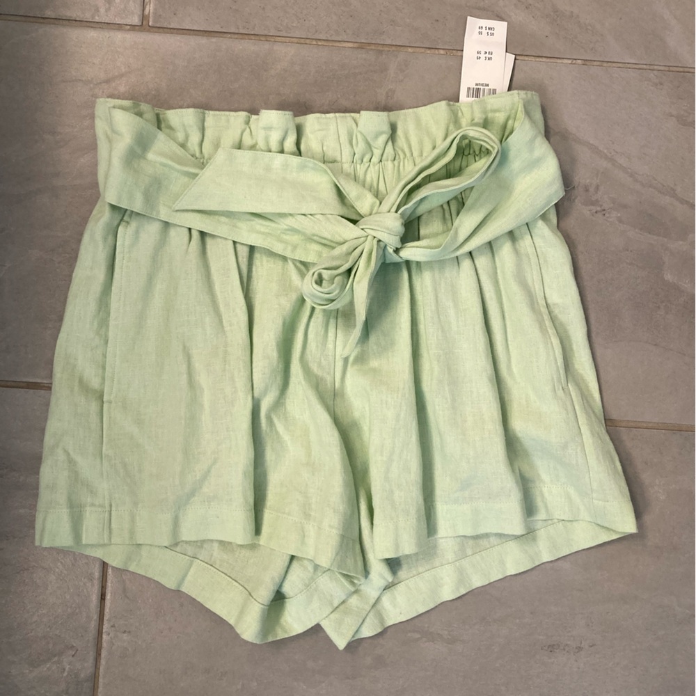 NWT Abercrombie & Fitch green pleated Shorts with adjustable tie belt sz Medium